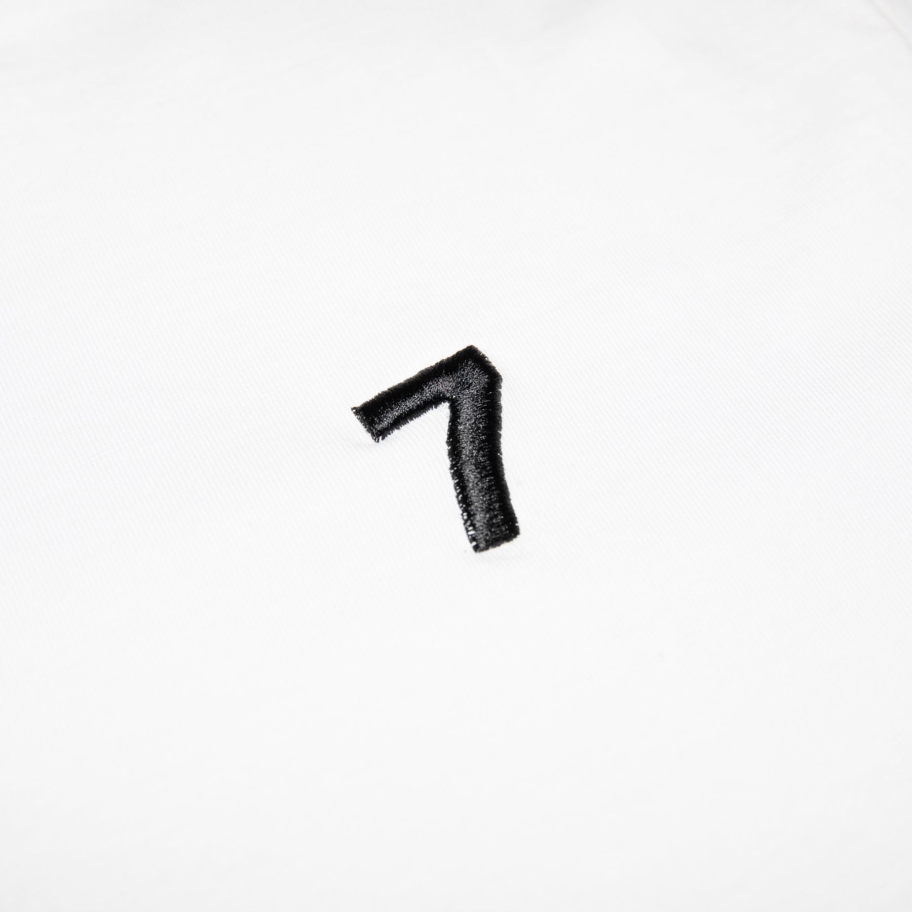 CLASSIC WHITE & BLACK 7 T-SHIRT