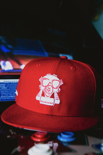 GASMASK RED SNAPBACK