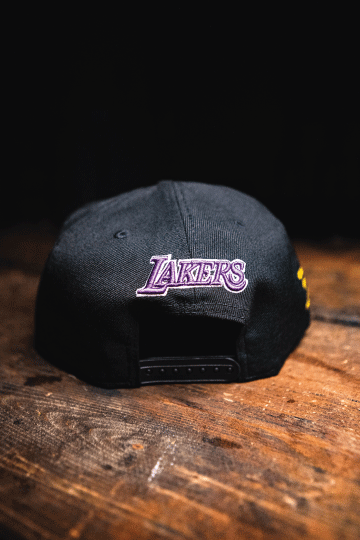 LOS ANGELES LAKERS RETRO CHAMPIONSHIP '7' SNAPBACK
